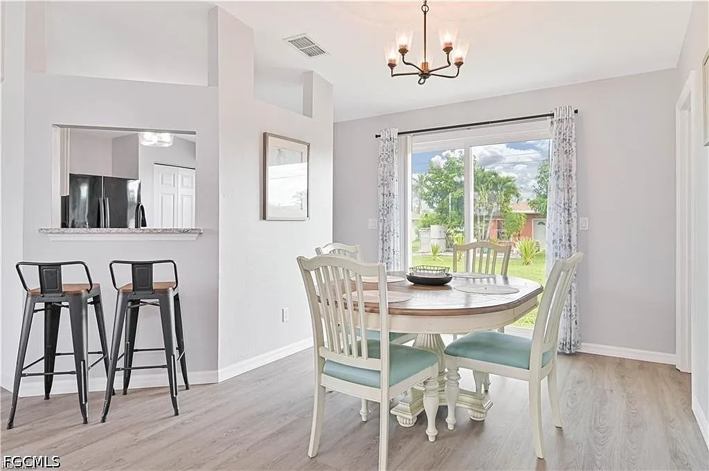 3 bed, 2.0 bath, 1184 sqft, $1,600 — Photo 4