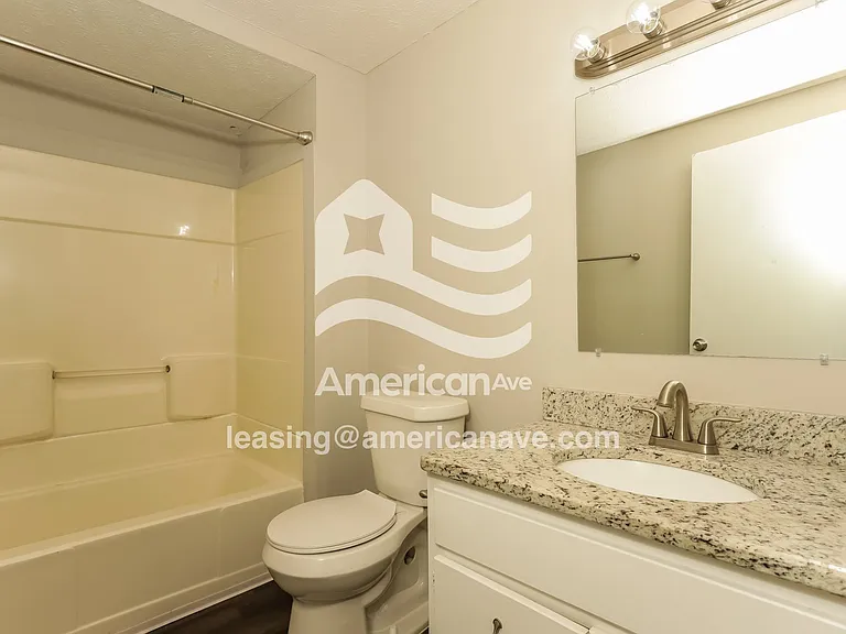 842725_013_wm_-_bathroom_12959875.jpg