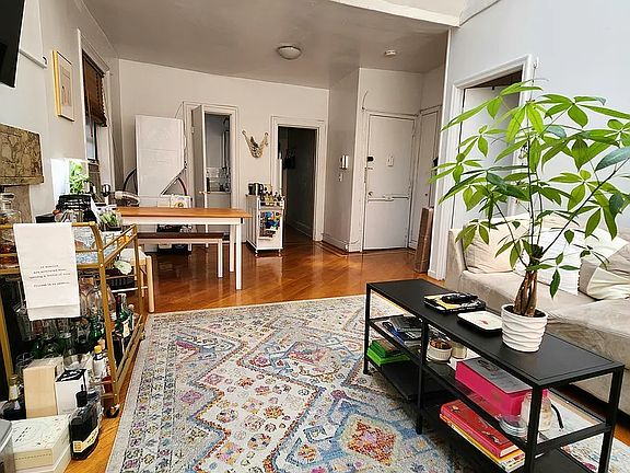 3rd image of 137 E 35th St APT 4