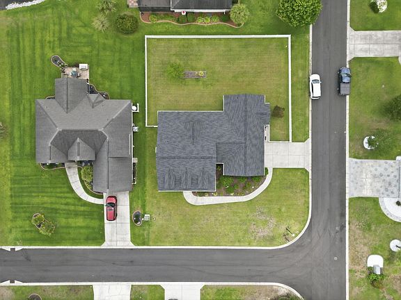 2nd image of 543 Belton Dr.