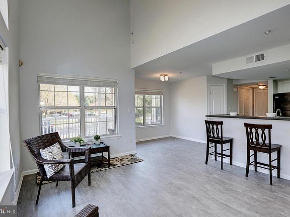 3rd image of 921 Hillside Lake Ter APT 304