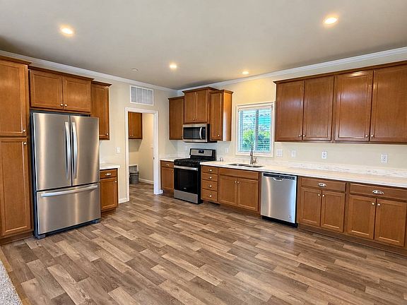 3rd image of 718 Sycamore 18