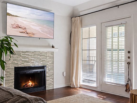 3rd image of 3105 San Jacinto St APT 208