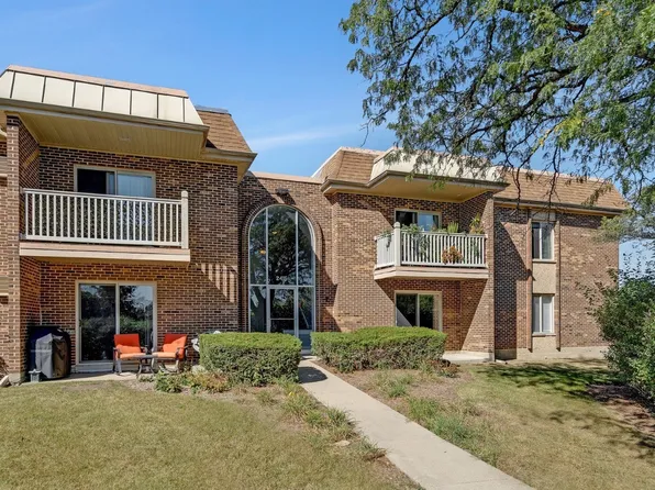 2415 N Kennicott Dr APT 1C, Arlington Heights, IL 60004