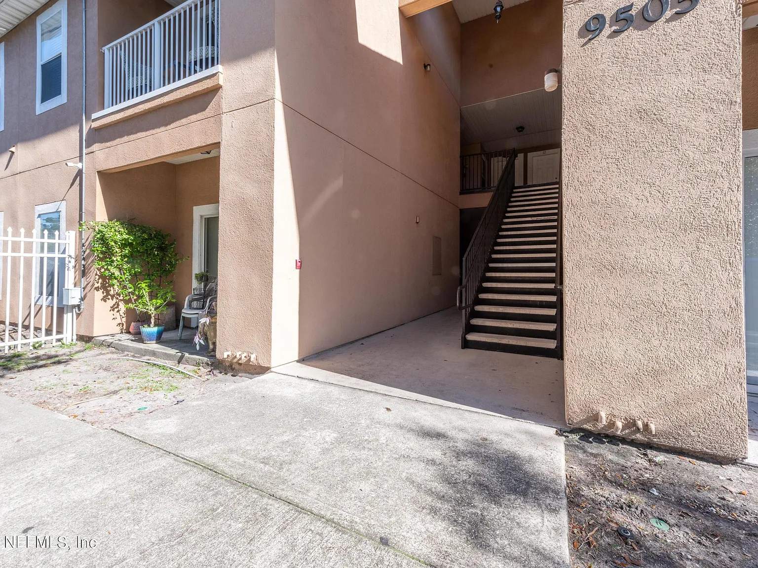 2 bed, 2.0 bath, 1100 sqft, $1,395 — Photo 3