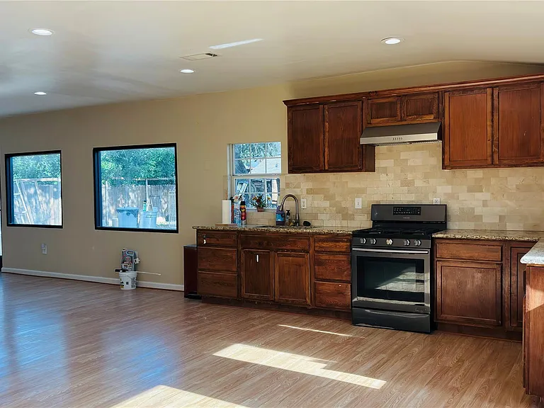 11407 Hazen St — Photo 6