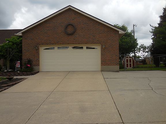 2 Car Garage+3 car driveway