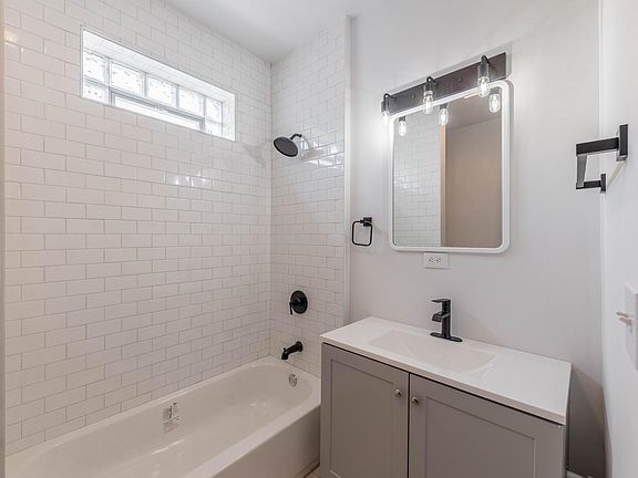 3rd image of 1368 S Fairfield Ave #2