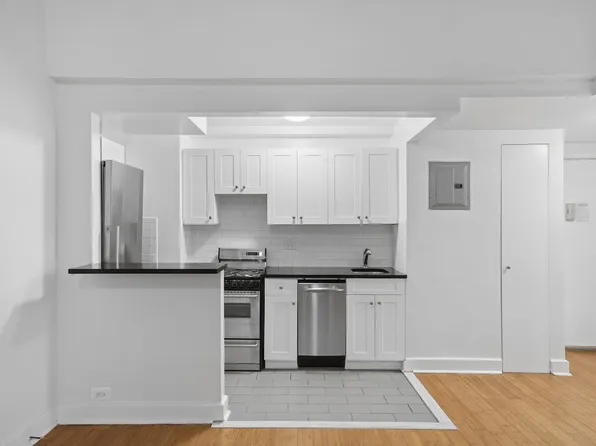 310 E 44th St APT 1410, New York, NY 10017