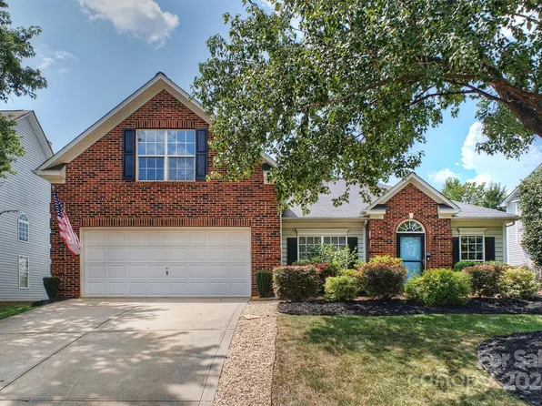 9600 Autumn Applause Dr, Charlotte, NC 28277