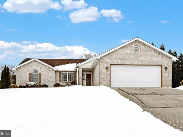 6310 Oak Leaf Ln, Fayetteville, PA 17222
