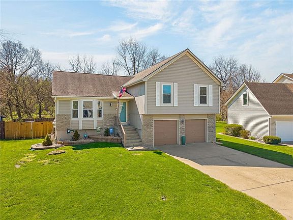 2nd image of 4412 NW Pennington Ln