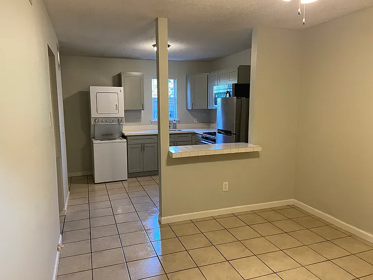 4430 Burgundy St #1B — Photo 2