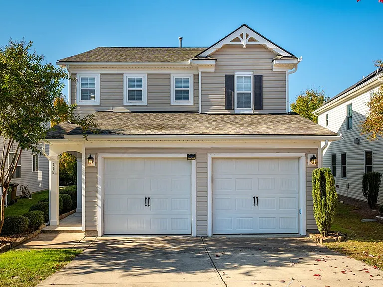 718 Delta Downs Dr — Photo 1