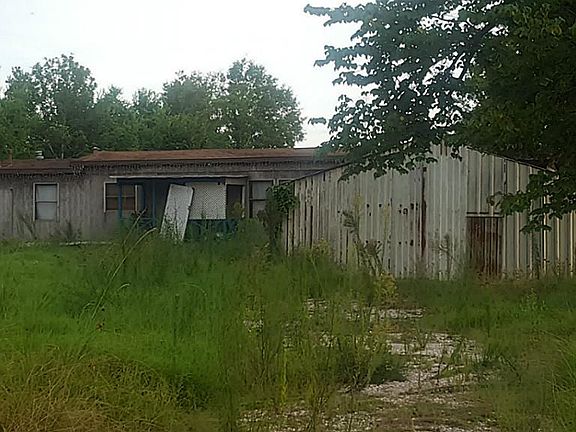 3rd image of 221 Pin Oak Dr