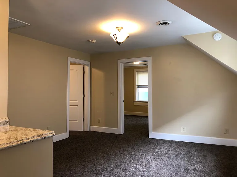 2213 S Robinson Ave #UPPER — Photo 11
