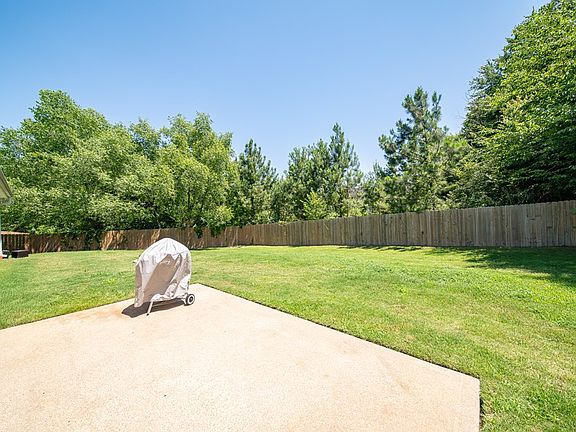 5th image of 8 Woodmere Ct