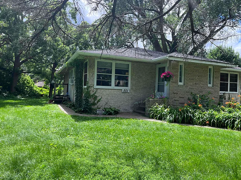 503 Desnoyer Ave — Photo 1