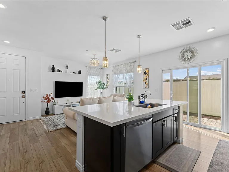 237 Callen Falls Ave #2011 — Photo 7
