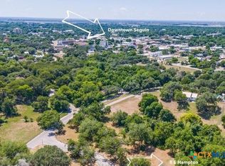 8 E Hampton Dr, Seguin, TX 78155