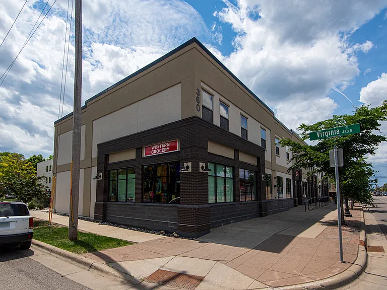 360 University Ave W — Photo 7