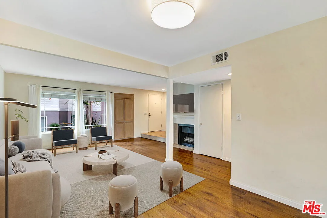 3 bed, 3.0 bath, 1423 sqft, $3,800 — Photo 1