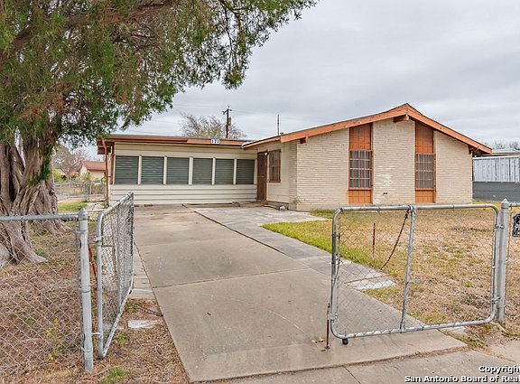2nd image of 171 Hidden Valley Dr
