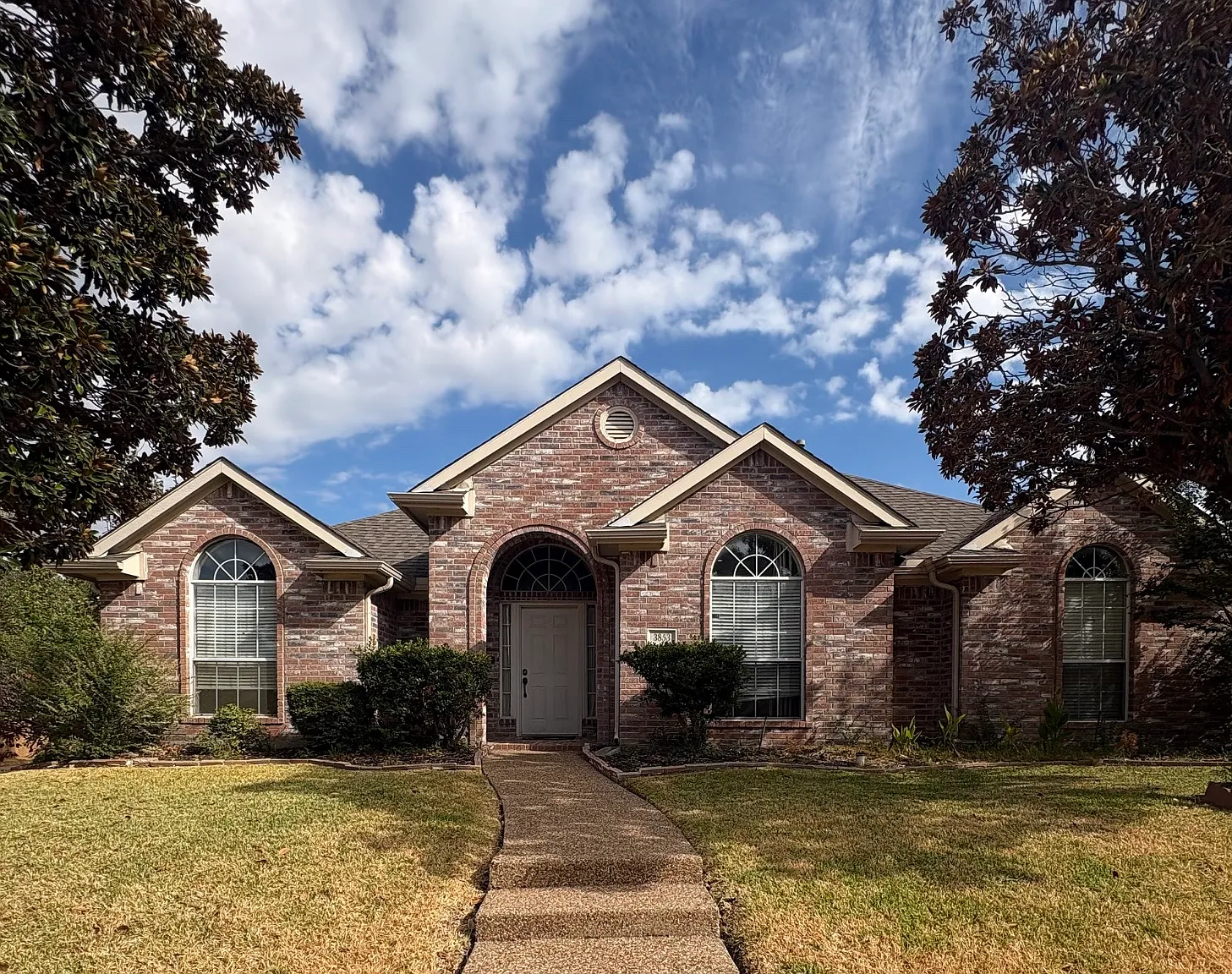 4 bed, 1963 sqft, $2,400 — Photo 1