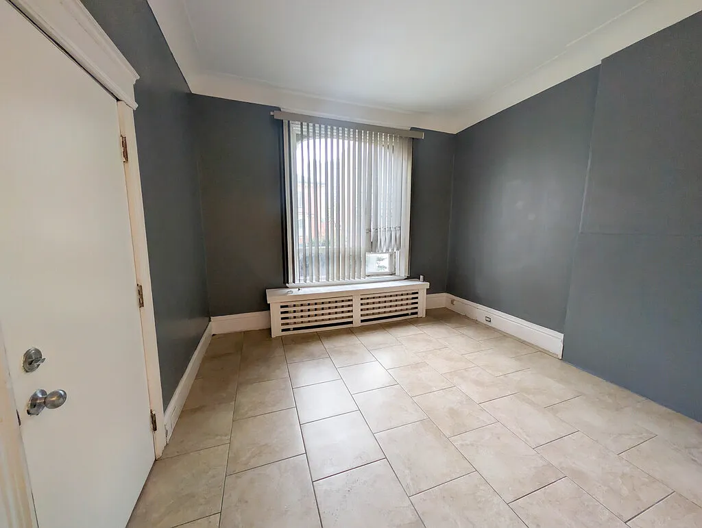 55 Wellington Street South - 2 — Photo 4