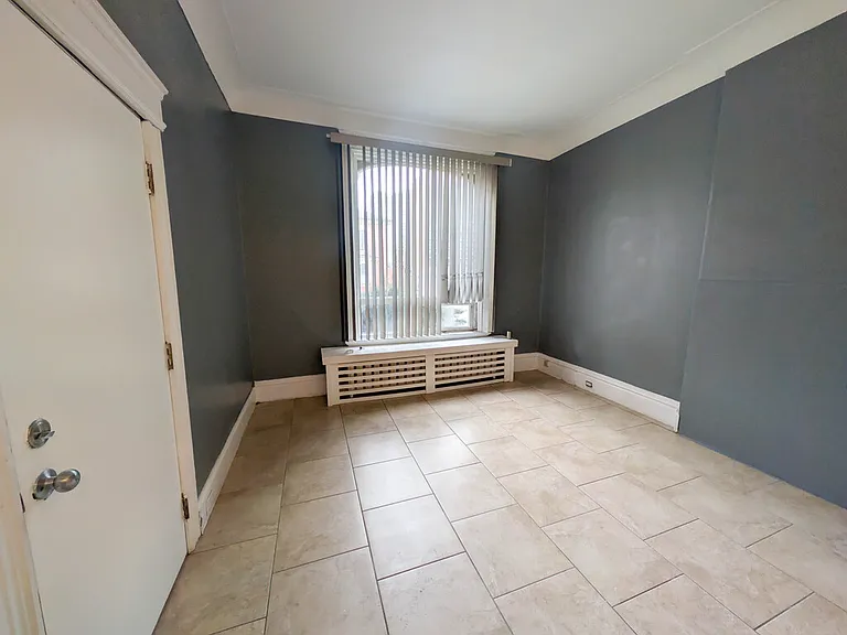 55 Wellington St S #2 — Photo 4