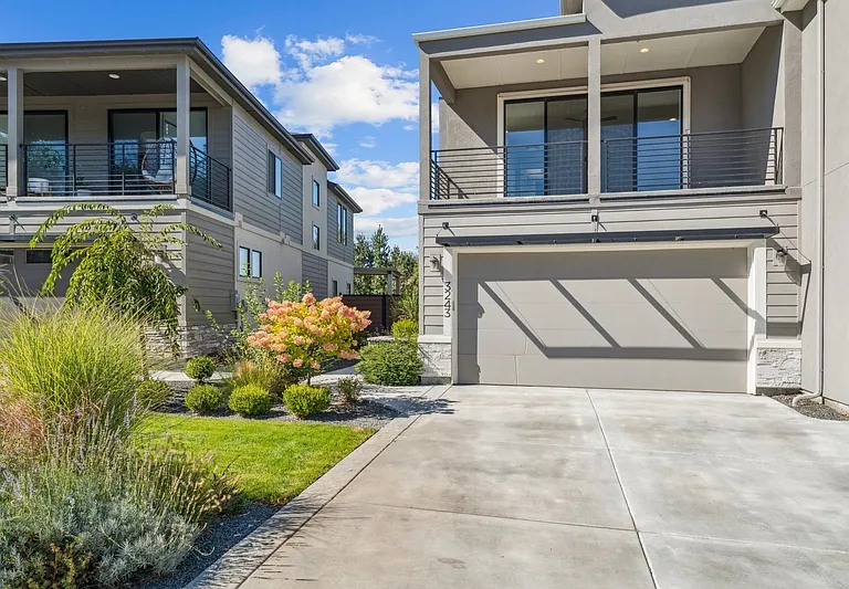 3243 S Sedgebrook Ln — Photo 2