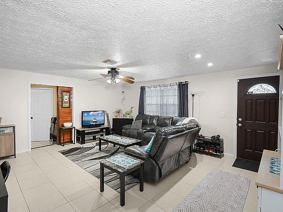 5th image of 722 NW Virginia Street