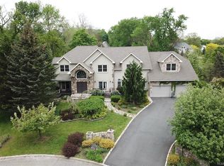 6 Cottonwood Ln, Suffern, NY 10901
