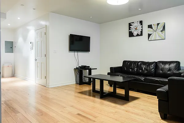 Rented by Smart City Real Estate LLC | media 19