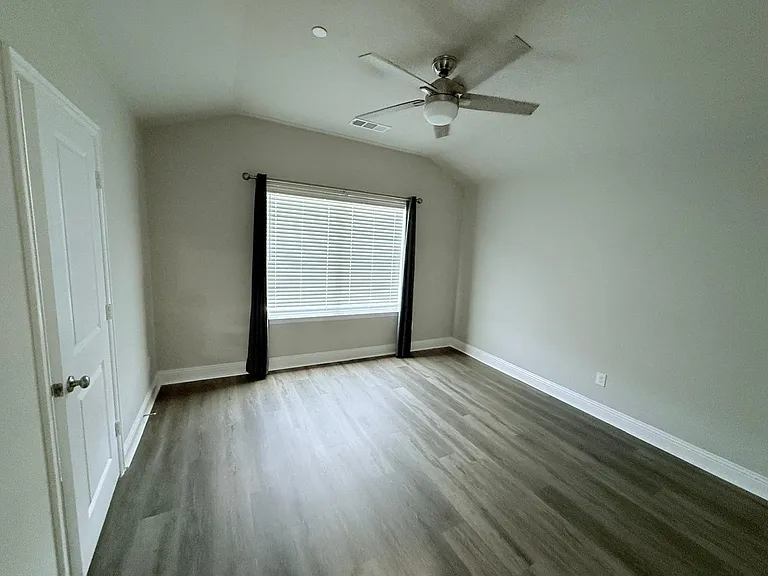 532 Hutchinson Ln — Photo 15