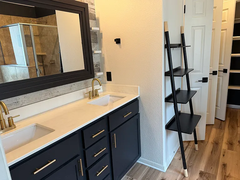 5936 Alexandria Dr — Photo 14