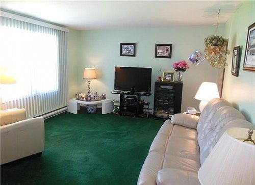 4th image of 105 Douglas Dr
