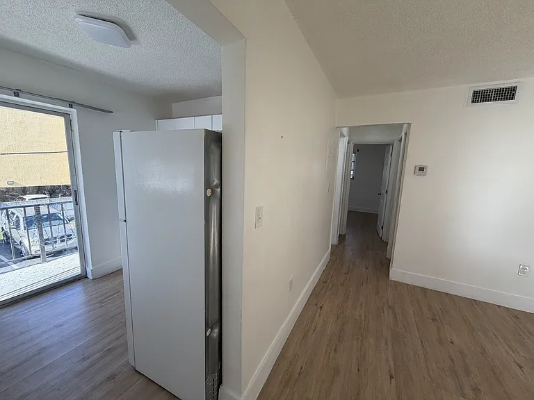 434 SW 6th St #6 — Photo 5