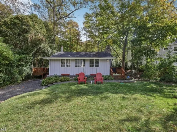 8 Woodland Rd, Ringwood Boro, NJ 07456