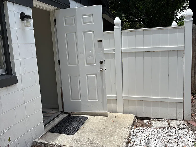 Linden Rd — Photo 11