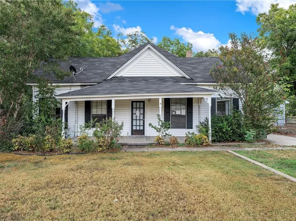 909 S Main St, West, TX 76691