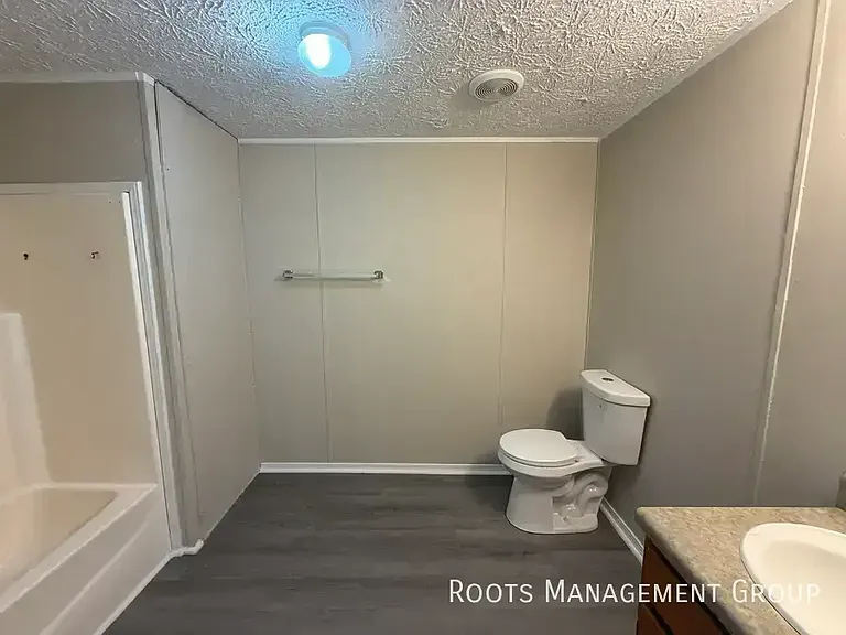 700 E 6th St #94 — Photo 7