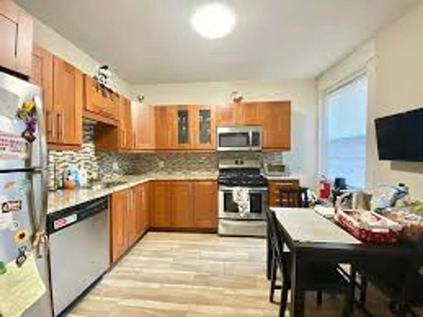 Luxury Apt in Perfect Brookline Location! Laundry in Unit! Pro Managed — Photo 3