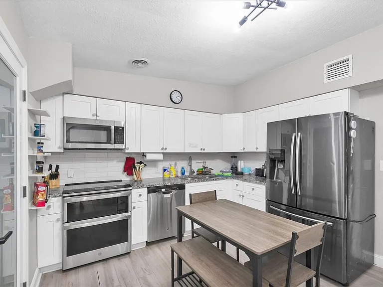 1349 Woodbine St — Photo 37