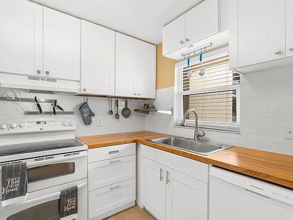 4th image of 9441 Live Oak Place #304