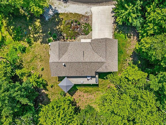 4th image of 972 Sauk Ln