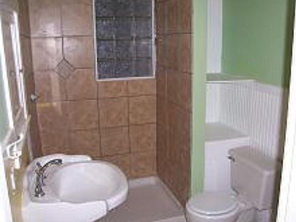 3rd image of 5628 N 46th St