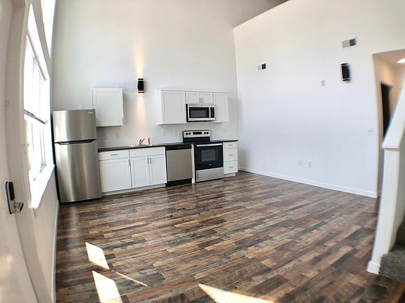 3rd image of 401 Charlotte St #111