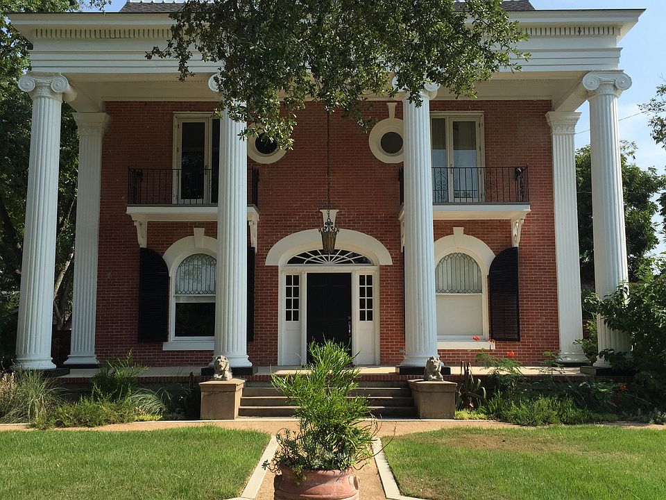 1st image of 502 W San Antonio St
