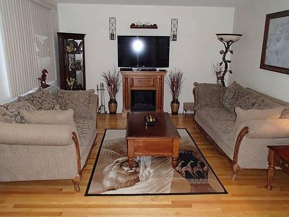 5th image of 9205 Skokie Blvd APT 204